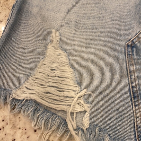 𝗡𝗪𝗧 𝗭𝗮𝗿𝗮 • Ripped Denim Mini Skirt TRF - Picture 10 of 11